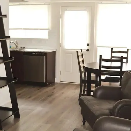 312C State St Stylish 2Br Near Uptown Your Perfect Home Base!